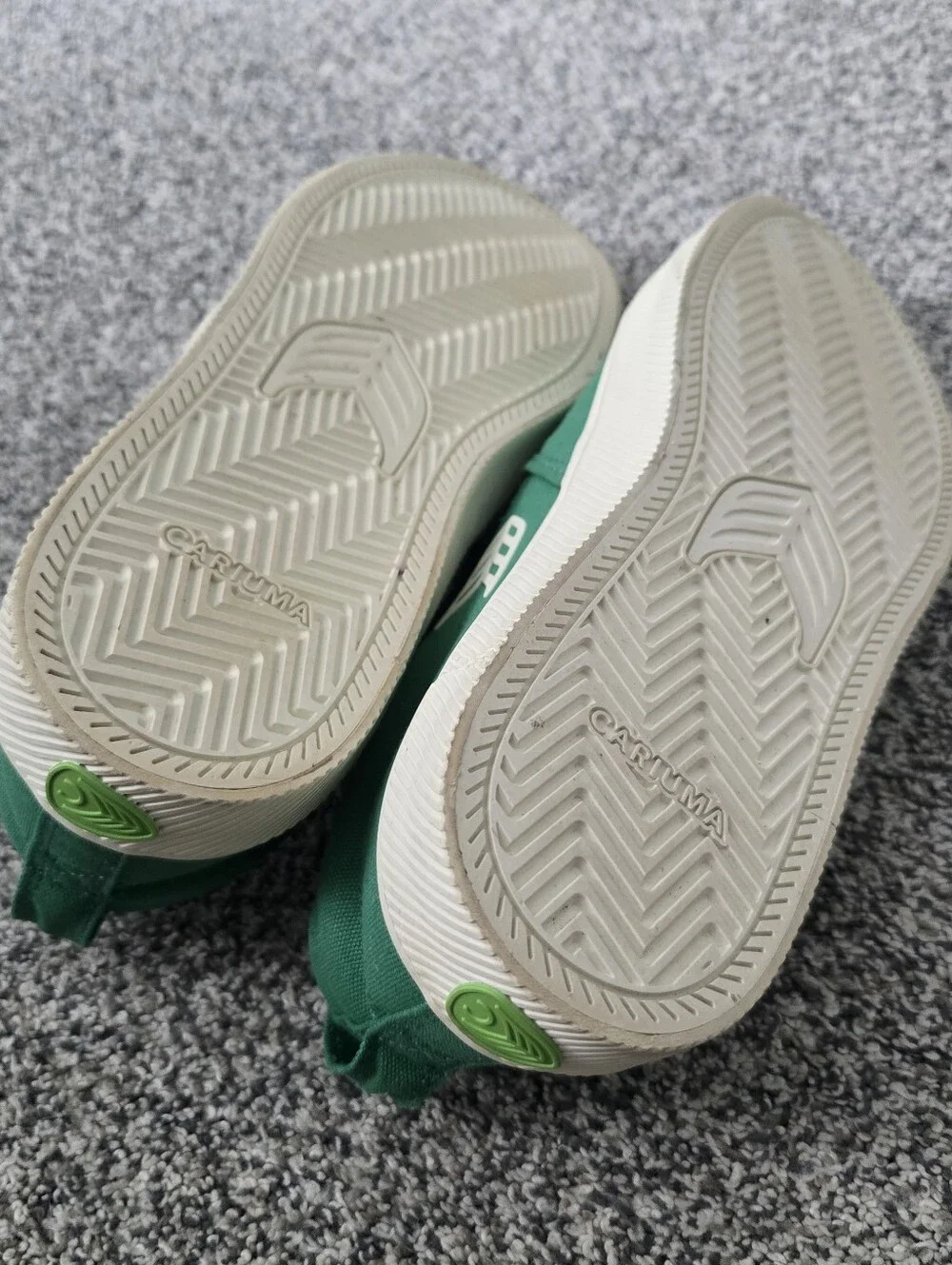Cariuma Green Canvas Slip-On Vegan Sneakers Men’s 12 Women’s 13.5